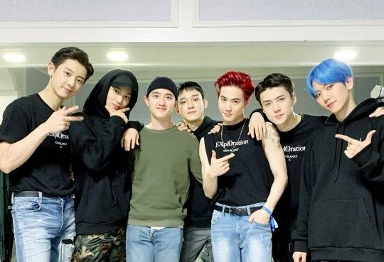 A certified photo of EXO D.O., who is serving in the military, visited EXO Concert was released.On December 31, last year, EXOs official SNS posted photos of EXO D.O. and members in the EXO Concert waiting room.EXO D.O. joined the military last July, but it was reported that he visited EXO Concert for Vacation.EXO D.O. in the public photo is posing with members wearing a Korean Military T-shirt.EXO D.O. laughed brightly among the members, and it was warm.EXO held a solo concert at Seoul Gymnastics Stadium from December 29 to 31 last year.