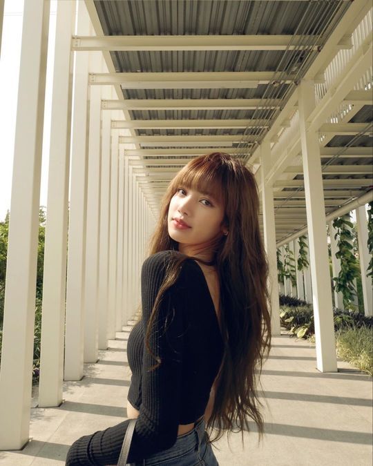 New Years shining pure beauty Blessed.Group BLACKPINK member Lisa is 2020 yearI said hello to New Year.Lisa wrote in English, Thai and Korean on her instagram on January 1, Happy New Year! Have a year full of healthy and good things this year.The photo, which was released with the article, shows Lisa looking at the camera faintly, and Lisas disappearing small face size and slender body catch her eye.Lisas neat atmosphere is also outstanding.delay stock