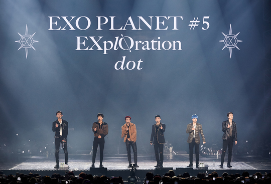 Group EXO has successfully completed the Seoul Walk the Line concert and has finished 2019 warmly.EXO PLANET #5 - EXplOration [dot] -  (EXO Planet #5 - Exploration [dot] - ) was held at the Seoul Olympic Park KSPO DOME for three days from December 29-31.EXOs powerful performances, colorful music, and a fantastic stage production combined with the audience was enthusiastic.In particular, this concert was the Walk the Line performance and finale performance of EXOs fifth solo concert, and all three performances were sold out with perfect sales, attracting a total of 45,000 viewers.On the last day of the performance, 31st, it was broadcast live around the world through Naver V-VIVE +, which received a hot response.In this performance, EXO will include hits such as slut, addiction, Call Me Baby, Monster, Power, as well as regular 5th albums such as Tempo, Love Shot, Damage, 24/7, First Eye,  It has attracted attention by offering 27 songs of variety to the stage of Sehun & Chanyeol unit such as Miracle of the Member, Kai Confession, Spoiler, Baekhyun UN Village, Suho I will go, and What A Life and I am faint.In addition, EXO prepared new stages of the regular 6th album released in November for the Walk the Line performance, and received explosive cheers for the first time by releasing the songs including Non Stop, Jekyll, Butterfly Effect, Today as well as the title song Obsession with dark charisma. It has also doubled the fun of showing the video.minjee Lee