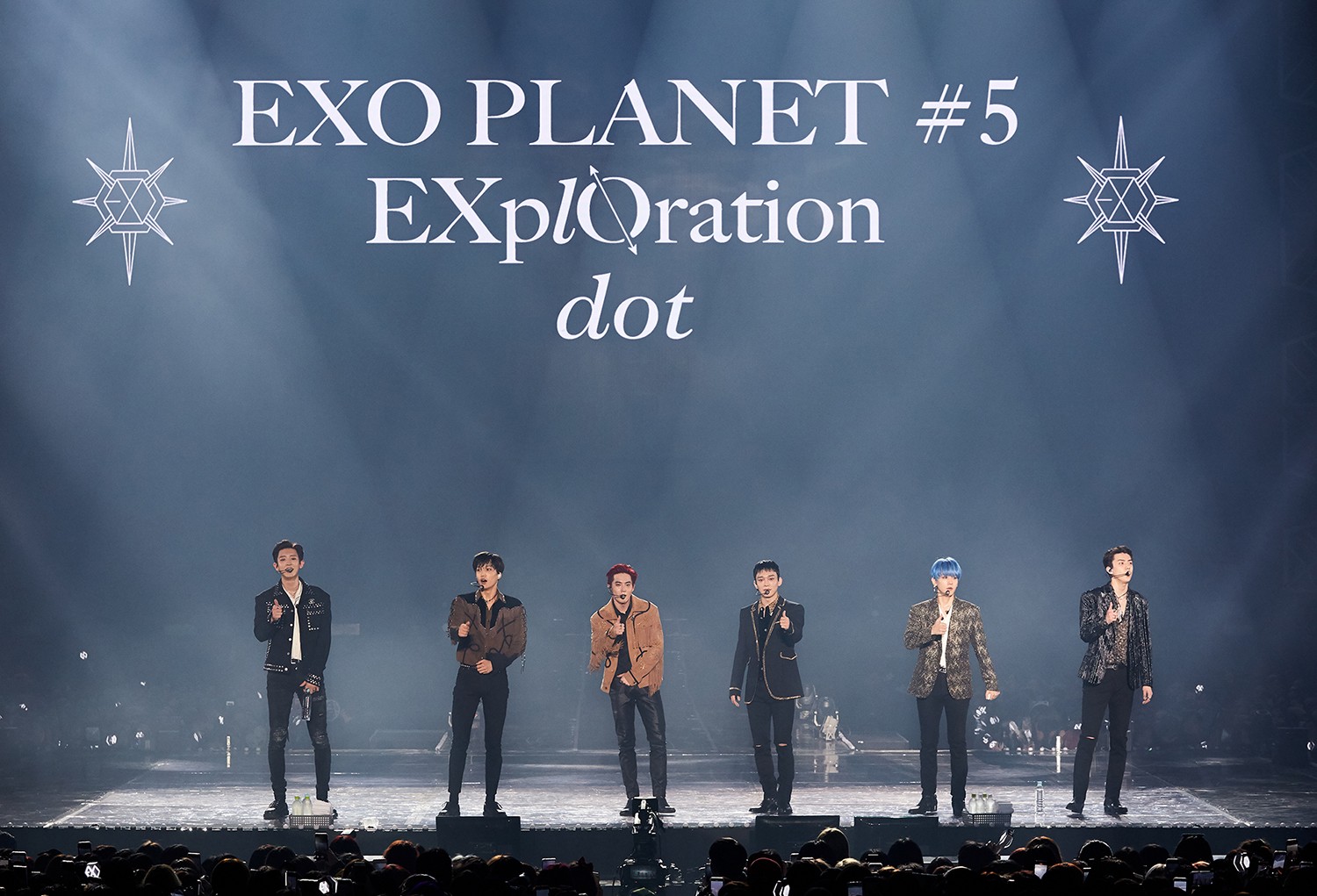 The group EXO successfully completed the Seoul Walk the Line concert.EXO was enthusiastic about the audience with its powerful performances, colorful music and stage production at EXO Planet #5 - Exploration [dot] - (EXO PLANET #5 - EXpLOration [dot] - ) held at the Seoul Olympic Park KSPO DOME for three days from 29th to 31st last month.On the last day of the performance, on the 31st of last month, it was broadcast live around the world through Naver V-VIVE +, which received a hot response.In this performance, EXO has released songs from winter albums such as Regular 5 albums and repackaged songs such as Tempo, Love Shot, Damage, 24/7, First Eye, Standard including hit songs such as Run, Addiction, Call Me Baby, Monster and Power.In addition, he presented 27 songs of variety to the stage of Sehun & Chanyeol unit such as Chens Miracle of December, Kais Confession, Spoiler, Baek Hyuns UN Village, Suhos Ill Go and so on.EXO has newly prepared the new Regular 6th album stage released last November for the Walk the Line performance.The title song Obsession, which is a dark charisma stand out, as well as the stage of songs such as Non Stop, Jekyll, Butterfly Effect, and Today, caught the attention.It also has a lot of fun to show sensual images that can meet EXO and X-EXO concepts at the same time.This concert was a Walk the Line performance of EXOs 5th solo concert and a finale performance, which sold out all three performances and mobilized a total of 45,000 viewers.The audience enthusiastically enjoyed the performance by wearing the dress codes every time in the colors that symbolize EXOs winter albums such as Red & Green, Black & Gray & White, and Brown & White.Slogan, large card section and other events were also held to impress the members.