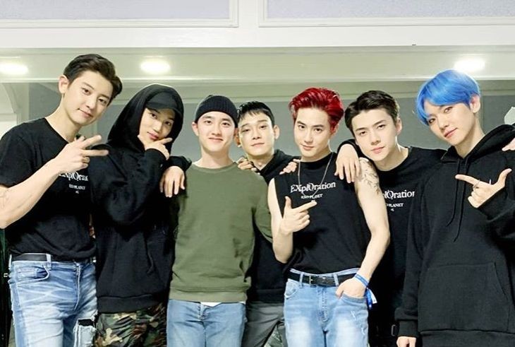 The group EXO was warmed up by a group photo taken with the member EXO D.O. who joined the military.On December 31 last year, a picture was posted on EXOs official Instagram.In the photo, EXO is staring at the camera with their shoulders around each other. Especially EXO D.O., who is serving in the military, is dressed in comfortable clothes and added to the pleasure.EXO D.O., who joined the army in July last year, was reported to have visited EXOs solo concert EXO PLANET # 5 - EXpLOration [dot] - recently held.