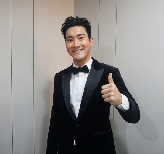 Choi Siwon of the group Super Junior expressed his feelings for 2020 year YEAR year year.Choi said on his SNS account on the 2nd, I am deeply grateful for giving me a wonderful award from the new year.There were some things that were immature last year and there were criticisms, but I understand it with generosity and I hope that it could grow a little bit.I hope everything I have always planned is well and filled with peace. Happy New Year. Choi Siwon, who is in the public photo, is staring at the camera with a big smile, and he raises his thumbs in his suit and raises a warm atmosphere.Choi received the award for Best Drama for the drama People! at the 2019 KBS Acting Grand Prize held at KBS Hall in Yeouido-dong, Seoul on the 31st of last month.
