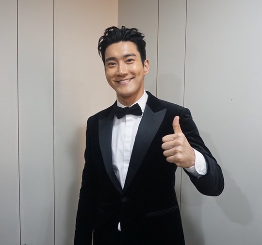 Group Super Junior member Choi Siwon expressed his feelings for the New Year of 2020.Choi posted a short article and photos on his instagram on January 2.Choi said, I am deeply grateful for giving me a wonderful award from the New Year.In 2019, there was a point that I was immature, and there was a criticism, but I understood it with a generous heart, and I would like to be able to grow a little more. I would like to ask you for your 2020, and I hope that everything you always plan will be well and filled with peace. Happy New Year.The photo shows Choi Siwon dressed in a suit. Choi Siwon poses with his thumb and smiles brightly.Fans who responded to the photos responded such as My brother is happy for the New Year, Happy New Year and Shutfit Crazy.delay stock