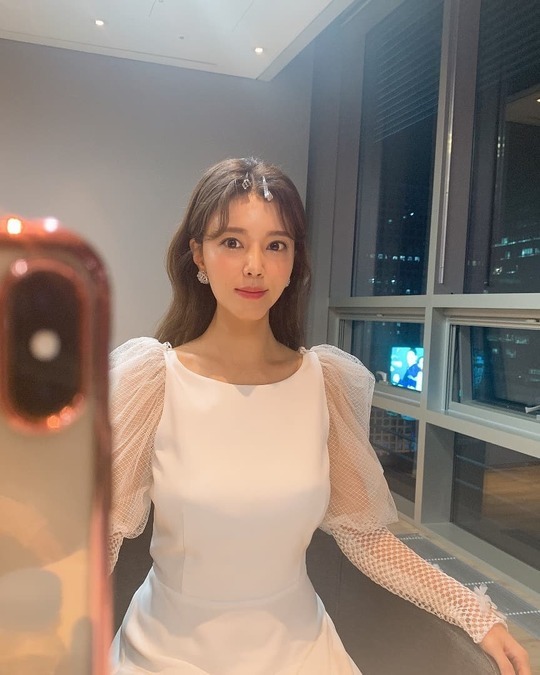 Actor Si-a Jin showed off her innocent look.Si-a Jin posted a photo on her Instagram page on January 2.Inside the picture was a picture of Si-a Jeong in a sheer dress; Si-a Jeong smiles at the camera.Si-a Jins dissipating small face size and distinctive features that fill his face make the beautiful look even more prominent.Fans who responded to the photos responded such as My sister is so beautiful, Is it a doll?, I am born beautiful look.delay stock