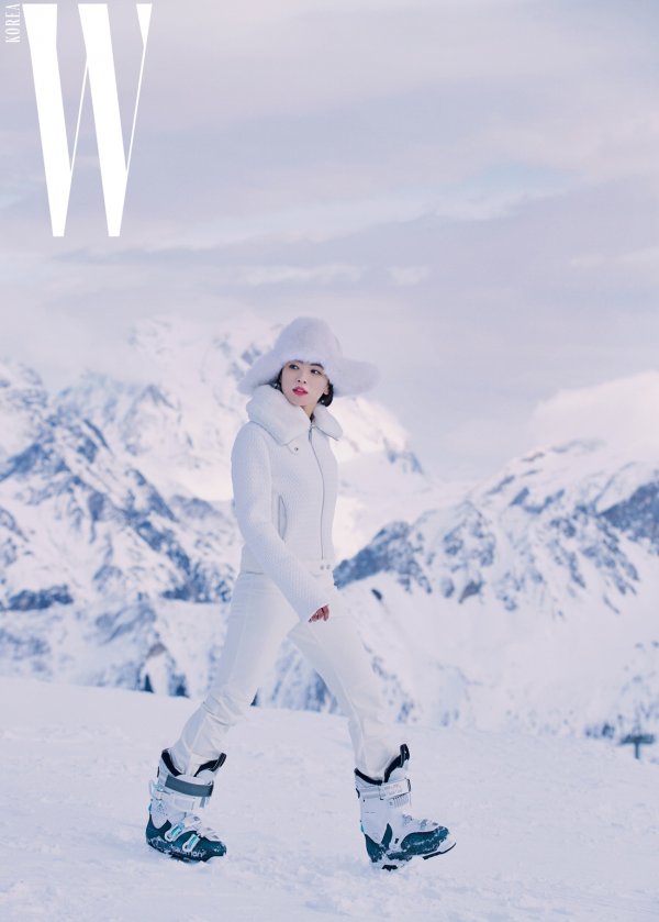 Actor Chun Woo-Hee has released a picture-like picture.Chun Woo-Hee, who showed an intense presence across the screen and the CRT last year, is turning into a winter goddess and is focusing attention. His colorful charm is the fashion magazine W.Korea and I feel the interest in the picture.In a pictorial shot in the background of France Kushevels snowy days, Chun Woo-Hee lavished a unique aura.Not only the pure visuals reminiscent of white eyes, but also the eyes with elegant charisma caught the hearts of the viewers at once.In the ensuing picture, Chun Woo-Hee once again revealed the aspect of Picture Artisan.Following the complete digestion of the gray knit and chic hair styling that doubled the urban atmosphere, Chun Woo-Hees relaxed pose added to the more sensual picture.As such, more pictures and interviews of Chun Woo-Hee can be found on the fashion magazine W. Korea SNS channel and the February issue pictorial.On the other hand, Chun Woo-Hees 10-day move is expected to continue in the bright new year.Chun Woo-Hee will be transformed into the main anchor Sarah station, which will be in the middle of a mysterious incident after receiving a questionable call from the movie Anchor, which is currently being filmed, and will give fresh fun that has never been felt before.Chun Woo-Hees starring film Anchor is shooting with the goal of opening this year.Photo W. Korea