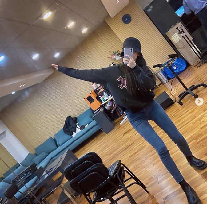Singer Baek Yerin flaunted his new practice roomOn the 2nd Instagram, Baek Yerin wrote, New Year has a great practice room, decorates, and has my room! Its a wonderful job. Thanks.Thank you all the time. The photos and videos released together showed Baek Yerin dancing in front of the mirror.A delightful-looking Baek Yerin look draws on Eye-catching.When the current status of Baek Yerin was revealed, the netizens responded such as I wish you a lot of New Year, It is so beautiful and Congratulations.PhotoBaek Yerin SNS