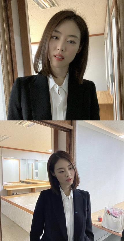 Actor Lee Yeon-hee showed off her girl crush charm.On the 2nd, Lee Yeon-hee posted two photos on his SNS.Lee Yeon-hee in the public photo boasts a girl crush charm in a black suit, his bob hair adding an intellectual atmosphere.Lee Yeon-hees white Skins stand outMeanwhile, Lee Yeon-hee will appear in MBC drama The Game: To 0 oclock which will be broadcast from the 22nd.The Game: To the 0 oclock will be broadcast every Wednesday and Thursday at 8:55 p.m.
