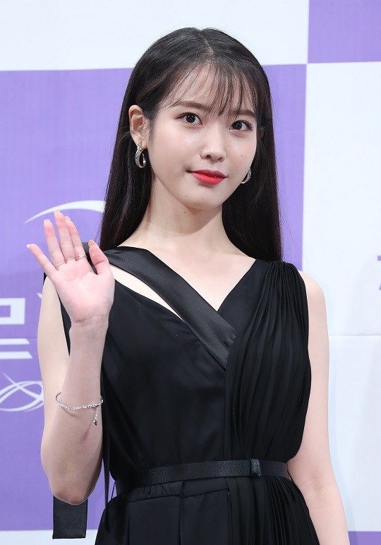 Actor Lee Ji-eun (Singer IU) was cast in Lee Byung-huns next film Dream (Gase), which directed the 2019 top-selling film Extreme Vocationals.Dream is a Greene delightful drama about the challenge of the national teams first homeless World Cup, which was the biggest crisis of his career, with soccer player Hongdae (Park Seo-joon).It is scheduled to be cranked this year.Lee Ji-eun plays the role of PD Lee So-min, a broadcasting station that dreams of success by producing a documentary of the improvised soccer team directed by Hongdae.It is expected to capture in three dimensions from the honest and bold appearance that does not hide the desire for life reversal to the heartwarming appearance that supports the dream of the athletes more than anyone else.Lee Ji-eun, who has been loved by Singer IU, started his activities for Acting through the drama Dream High in 2011 and appeared in Producer, My Uncle, and Hotel Deluna.In the Netflix original film Persona, I made a deep impression by Acting four completely different characters in different directors works.Dream predicts Lee Byung-huns youthful story, sensual performance, and touching and pleasant laughter through colorful characters full of personality.Park Seo-joon and Lee Ji-euns Acting co-work as the soccer player Yoon Hongdae, who is being disciplined by unexpected events, also raise expectations.