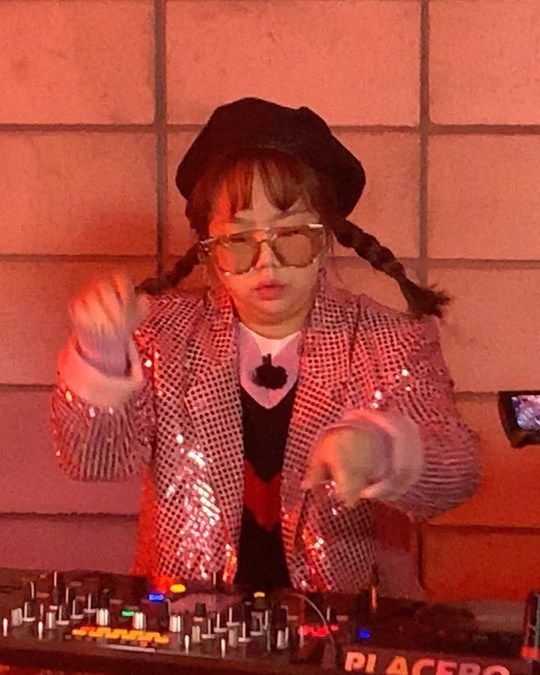 Hong Hyon-hee transformed into a Nutria DJGagwoman Hong Hyon-hee uploaded a picture and video to her instagram on January 3, along with the phrase Stay with Nutriani in 2020.In the photo, Hong Hyon-hee has a bifurcated head and DJing; he has a cute charm with an enlightened look.Hong Hyon-hee added, I want to learn DJing.han jung-won