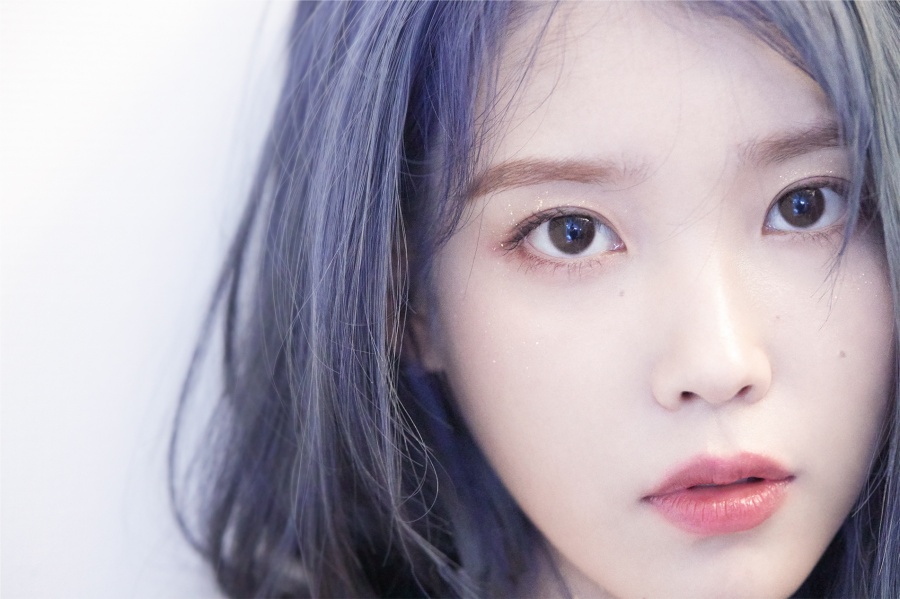 Lee Ji-eun (IU) boarded the movie Dream with director Lee Byung-hun and actor Park Seo-joon, Extreme Jobs.On the 3rd, Megabox Central (Central) PlusM announced that Lee Ji-eun has confirmed his appearance in the film Dream (Gage, director Lee Byung-hun, and production (October Cinema).Dream is a soccer player Hongdae (Park Seo-joon), who is in the biggest crisis of his career, and a special (?)) The Greene delightful drama of a national team players homeless World Cup challenge. It is the next film by Lee Byung-hun, who won the best box office last year with extreme job following Twenty.Lee Ji-eun produced a documentary for the improvised national soccer team directed by Hongdae and played the role of Lee So-min, a broadcasting station that dreams of success.In this film, Lee Ji-eun will show a three-dimensional character by showing a frank and bold figure that does not hide his desire for life reversal, and a heartwarming figure that supports the dream of the athletes more than anyone else.Lee Ji-eun has become an actor since he started his acting activities through the drama [Dream High] in 2011, succeeding in every drama starring Producers, My Uncle and Hotel Deluna.He has swept various awards, appeared in the Netflix original film Persona, and has also played four completely different characters in different directors works.The movie Dream, which is expected to be an interesting combination of Lee Byung-hun director, Actor Park Seo-joon and Lee Ji-eun before production, is scheduled to be crank in 2020.