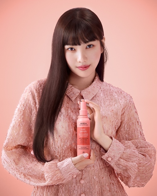 official model selectionGirl group Red Velvet Joy has been selected as AvEs new official model.Eco-friendly lifestyle brand AvEda said, 2020 years of Red Velvet Joy, who is loved by many for his lovely and refreshing charm.I chose it as the new official model, he said on Monday.Red Velvet Joy, with a rich and beautiful hair, is AvEs female model for a long time and 2020 yearIn January, AvEda will continue its various activities starting with the newly launched Nutriplenish.In the photo released with the news of Joys Model selection on the day, Joy showed off his beautiful beauty with a coveted head.Photo Offering AvE
