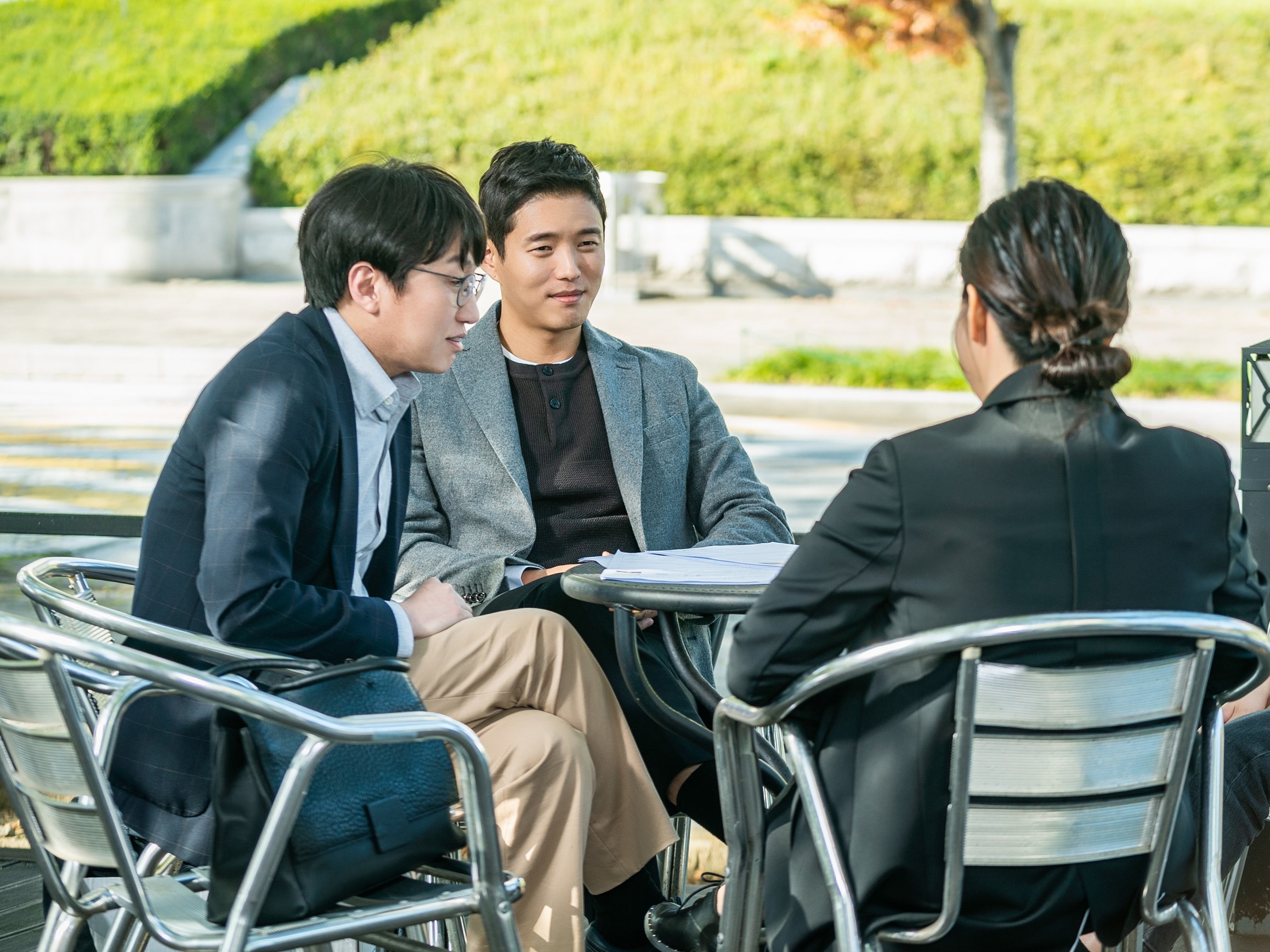 Black Dog Seo Hyun-jin, Ra Mi-ran, Ha Joon, and Lee Chang-hoon are empathizing with viewers by radiating the best team chemistry.TVN Mon-Tue drama Black Dog (director Hwang Joon-hyuk, playwright Park Joo-yeon, production studio Dragon, and Urban Works) will be on the 4th, and will catch the attention by unveiling the warm-hearted shooting scene behind the four students of the university who are responsible for pleasant laughter and warm sympathy.In the last broadcast, ahead of the resurrection of the deepening class, the courageous choice of the department of admission, which decided to face the school system problem for the students, gave a heavy echo.The department of education, which has been trying to reveal the uncomfortable truth about the pre-learning problem of private education that everyone knows but could not easily say.The voice of the painful self-reflection conveyed by Park Sung-soon (Ra Mi-ran), the head of the department of education, left a deep lull at the gathering of all fellow teachers.The first meeting of the department of admission, which encourages each other and pledges to take a step forward for students, made the hearts of the viewers warm.The existence of the high sky (Seo Hyun-jin), who is growing up as a true teacher, and the college students Park Sung-soon, Do Yeon-woo (Ha Joon), and Lee Chang-hoon (Lee Chang-hoon) who are the strong fences of the teacher in Black Dog, are the factors that double the fun and impression of the drama.The struggle of the department of admission, which does its best to win the fierce college entrance war with a hot heart toward students more than anyone else, gives a wide sympathy.Meanwhile, the scene of the full-blown shooting in the public photos shows their Moonlighting Team Chemie.I started a teaching career that was not smooth with the tag of parachute unexpectedly, but Seo Hyun-jin, who has a different level of empathy through high sky that learns his own survival strategy and goes forward.It is also interesting to shoot with Kwon So-hyun of Song Ji-sun station, which was the decisive occasion for the high sky to have the goal of the Orthodox.Song Ji-sun, a fellow teacher who has sincerely supported each other in the same position, adds warmth to the synchronized appearance of two people who look at the same place with a script and smile.If you join together in the ensuing photos, the playful appearance of the entrance department, which vertically rises the honey jam power, automatically raises the corners of the viewers mouths.Ra Mi-ran, who is smiling as cool as the smile of Park Sung-soon, the head of the department, catches the eye.The sunny faces of Ha Joon and Lee Chang-hoon, who are cultivating a lot of Lanson disciples, also convey the cheerful atmosphere of the scene.The sticky teamwork of actors captured inside and outside the camera is becoming an Engine of Youth that amplifies empathy by playing a role as a fatigue recovery agent for viewers.The passion of actors who emit pleasant energy, and the intense teamwork that can be seen by the eyes, make a drama that is complete, said Black Dog. We draw another face of the school deeper and dynamically, including competition for high school to become a full-time teacher.I hope the department will be able to play a full-fledged role.Meanwhile, the 7th episode of tvN Mon-Tue drama Black Dog will be broadcast at 9:30 pm on the 6th (Month).iMBC Kim Hye-young  Photo tvN