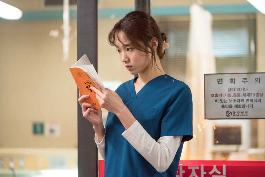 SBS Romantic Doctor Kim Sabu 2 Han Suk-kyu - Lee Sung-kyung - Ahn Hyo-seop - Jin Kyeong - Im Won-hee - Kim Min-jaes romantic corps are pouring out flame enthusiasm, passionous eruption scene behind-the-scenes cut has been released.SBS New Moonwha Drama Romantic Doctor Kim Sabu 2 (playplayplay by Kang Eun-kyung/directed by Yoo In-sik/produced by Samhwa Networks), which will be broadcasted at 9:40 p.m. on the 6th (Monday), is a true Doctor story that takes place in the background of a poor stone wall hospital in the province. and a content that runs fiercely.It is the second season of Romantic Doctor Kim Sabu 1, which swept South Korea in 2016 with romantic wave, and it is foreseeing the birth of Legends that will shine brilliantly on the new years beginning in 2020.Above all, romantic legions such as Han Suk-kyu - Lee Sung-kyung - Ahn Hyo-seop - Jin Kyeong - Im Won-hee - Kim Min-jae are attracting attention because they are caught in script heat without letting go of the script.If you are immersing yourself in the script with Muajigyeong and memorizing the ambassador, you are burning your enthusiasm by monitoring the scenes and concentrating on them.As the secret of the authentic performance of the no-deal that the romantic corps will unfold, it is raising expectations for romantic doctor Kim Sabu 2.Our Kim Sabu, in fact, South Koreas best actor Han Suk-kyu is all in the script, concentrating anytime and anywhere, as the metabolism is high.Han Suk-kyu is sitting at the desk of the Kim Sabu clinic at Doldam Hospital, and is becoming a model for the scene with an exemplary attitude of not moving but only looking at the script.Lee Sung-kyung is in a script-reading standstill, even in a busy atmosphere to prepare for the shooting.Ahn Hyo-seop, who has a reputation for reading the most scripts and not dropping them from his hands, is monitoring and analyzing them carefully while fixing his eyes and recollecting the scene.Jin Kyeong and Im Won-hee stand side by side and look at the front and show a friendly script holic aspect, giving a warm smile.In addition, Jin Kyeong and Im Won-hee, who recited and recited the script, took various gestures and naturally matched the performance, and surprised those who watched the practice at once.In addition, Jin Kyeong read the Ahn Hyo-seop and script, checked the details and gave his heart to the detail, and Ahn Hyo-seop repeated his efforts for the perfect scene while listening to Jin Kyeongs opinion.Kim Min-jae attracted attention with his serious observations of the shooting scenes of other actors, matching the script.Kim Min-jaes enthusiastic will to compose the co-work as a whole, grasping not only his own ambassador but also the situation of the scene in the script, is heating up the scene.The actors who read and read the script and do their best to improve the perfection of the work with full-hearted power, said Samhwa Networks, a production company. Sometimes, actors who are in love with their heads and sometimes are passionate about scripts will show their true performances. I did.Meanwhile, SBS New Moonwha Drama Romantic Doctor Kim Sabu 2 will be broadcast for the first time at 9:40 pm on Monday, 6th.iMBC  Photo Samhwa Networks