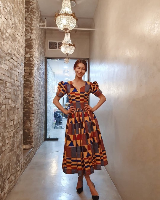 Kim Jung-hwa has revealed a gift she received from her 17-year-old daughter.Actor Kim Jung-hwa wrote on his Instagram account on January 4, I have a daughter who lives in 17-year-old Africa.The childs own clothes have been delivered to Korea. Kim Jung-hwa said: As you know, this is a kid named Agnez Mo who has AIDS. In 2009, when Agnez Mo was six, we first met.Six-year-old Agnez Mo was a small, thin, sick child, and after meeting her, I had a lot of changes in my life and so did Agnez Mo.Agnez Mo is healthier than ever and has a dream: the small Agnez Mo is so big that I made my own clothes and sent it to me. I love patterns and designs, and they suit me. Agnez Mo. Do we trade? I love my daughter. Hearty clothes, so more beautiful.I love you, its a miracle to me, she said, revealing her affection for Agnez Mo.emigration site
