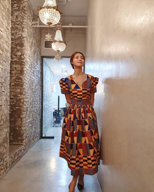 Kim Jung-hwa has revealed a gift she received from her 17-year-old daughter.Actor Kim Jung-hwa wrote on his Instagram account on January 4, I have a daughter who lives in 17-year-old Africa.The childs own clothes have been delivered to Korea. Kim Jung-hwa said: As you know, this is a kid named Agnez Mo who has AIDS. In 2009, when Agnez Mo was six, we first met.Six-year-old Agnez Mo was a small, thin, sick child, and after meeting her, I had a lot of changes in my life and so did Agnez Mo.Agnez Mo is healthier than ever and has a dream: the small Agnez Mo is so big that I made my own clothes and sent it to me. I love patterns and designs, and they suit me. Agnez Mo. Do we trade? I love my daughter. Hearty clothes, so more beautiful.I love you, its a miracle to me, she said, revealing her affection for Agnez Mo.emigration site