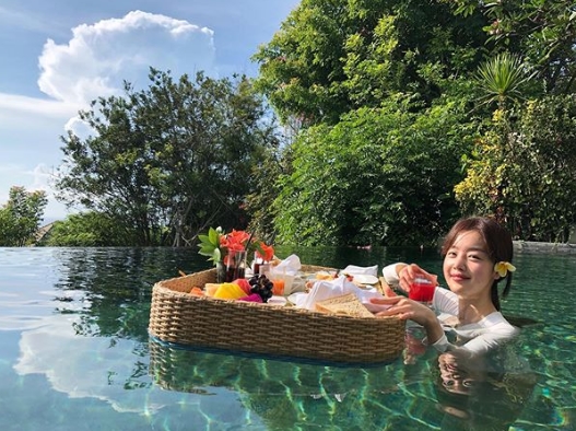 Han Sun-hwa had time for healing, including doing Sooyoung as he traveled to Southeast Asia.Han Sun-hwa posted several photos on his instagram on the afternoon of the afternoon with an article entitled Yo, I wanted to try Hello 2019.In the photo, Han Sun-hwa, who recently traveled to Southeast Asia, is shown.I took a break while enjoying the leisure and playing Sooyoung in a warm Southwest Asia that is different from Korea, which is a cold winter weather.In addition, Han Sun-hwa, wearing a white color Sooyoung suit, showed a slim figure without a slightness and attracted attention.Meanwhile, Han Sun-hwa is reviewing his next work after finishing OCN Drama Save me 2 last year.han sun-hwa SNS