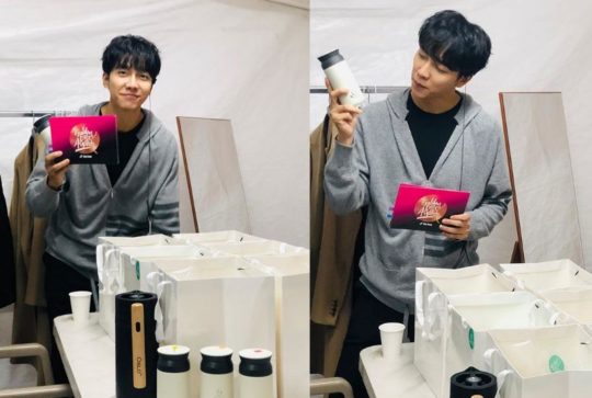 Singer and actor Lee Seung-gi has certified a tumbler Gift sent by Fans.Lee Seung-gi posted five photos on his SNS account on the 5th with an article entitled Thank You. 2020 Golden Disk Awards.Lee Seung-gi in the open photo stares at the camera in the waiting room; he boasts a bright visual with a tumbler in one hand and a chin in the other.In another photo, Lee Seung-gi smiles squeaky with a cue card, creating a warm atmosphere, with him looking at the tumbler with a playful look on his face.Lee Seung-gi also thanked Fans for his hashtag, Tumbler is so beautiful, this years tumbler award. I have to give you the prize for the creator.Lee Seung-gi was in charge of the awards ceremony at the 34th Golden Disk Awards with TikTalk at the Gocheok Sky Dome in Seoul this afternoon.