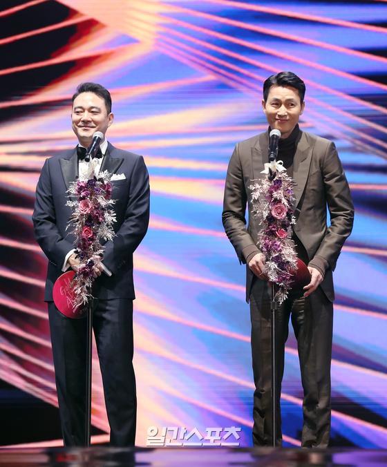 Special reporting team / 2020.01.05Representative Jeongdo Hong - Jung Woo-sung, Golden Disk Awards Grand Prize winner
