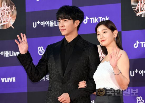 Lee Seung-gi, Park So-dam attends the 34th Golden Disk Awards (concert division) Awards at Gocheok Sky Dome in Guro-gu, Seoul, on the afternoon of the 5th, and has photo time.On the second day of the 34th Golden Disk Awards (album category) Awards, Park So-dam and Lee Seung-gi were in charge of the event, and a total of 10 teams of singers, Godseven, Spider, New East, Monsta X, BTS, Seventeen, Astro, (girls) children, Twice (Ganadasun) appeared. We plan to show the stage.We hope that they will use the stage set set set to match the concept of Winter Wonderland to perform the performance.Actor Jung Woo-sung will take charge of the awards, and the awards will be added to the weight of the awards. In addition, the most popular stars such as Kang Hee, Kim Tae Hee, Sogang Jun, Yunsea, Jang Yong Yong, Jang Dong Yoon, Jang Hyuk,