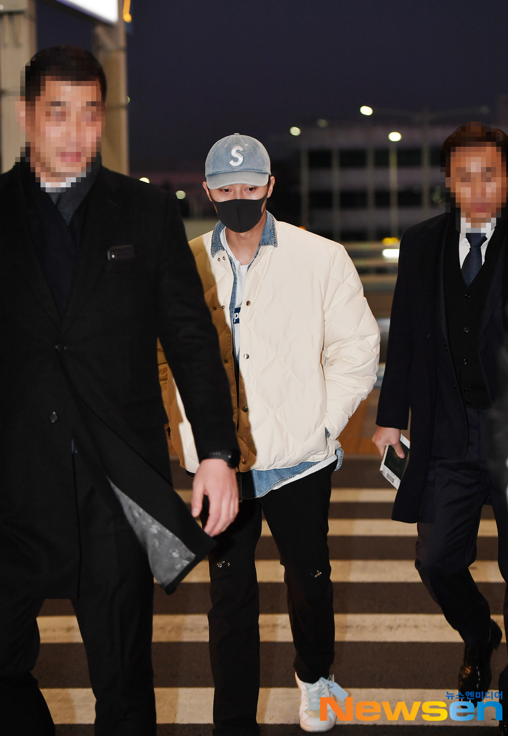 Actor Park Seo-joon showed off airport fashion on the morning of January 5 and Departed to Shanghai, China, to attend overseas schedule through Incheon International Airport in Unseo-dong, Jung-gu, Incheon.Park Seo-joon is heading to Departure Hall on the day.expressiveness