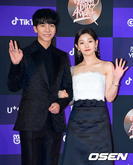 The 34th Golden Disk Awards with TikTalk (2020 Golden Disk) record awards ceremony was held at the Gocheok Sky Dome in Seoul Guro District on the afternoon of the 5th.Lee Seung-gi, Park So-dam poses