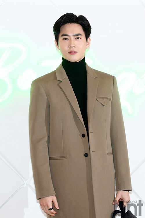 Group EXO Suho poses at the photo call event of the brand Botega Veneta held at Hyundai Department Store Hyundai Department Store in Bundang-gu, Seoul Air Base, Gyeonggi-do on the afternoon of the 6th.news report