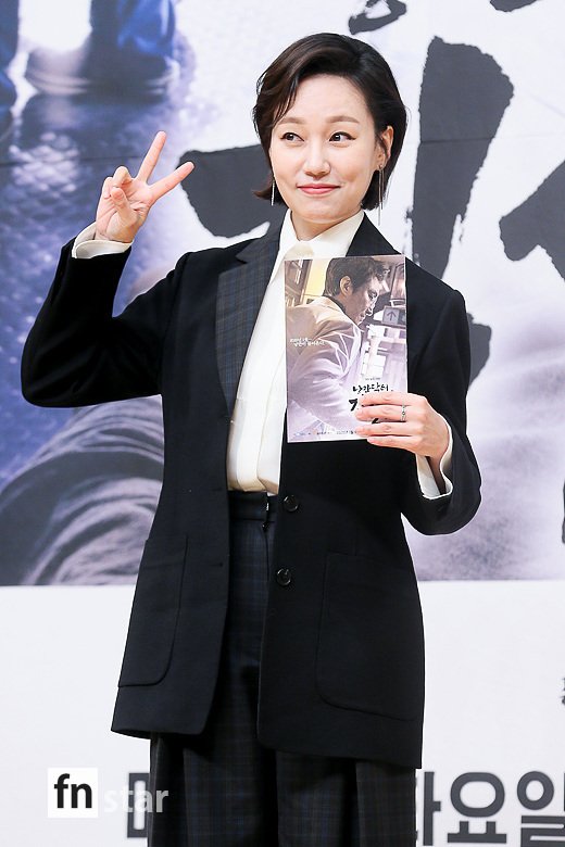 Actor Lee Sung-kyung attended the SBS monthly drama Dr. Romantic 2 production presentation held at SBS building in Mok-dong, Yangcheon-gu, Seoul on the afternoon of the 6th.Han Seok-gyu, Lee Sung-kyung, Ahn Hyo-seop, Jin Kyeong, Im Won-hee, Kim Joo-heon, Shin Dong-wook, Yoon Na-mu, Kim Min-jae and Soju-yeon.Romantic 2  is a real doctor story that takes place in the background of a poor stone wall hospital in the province.fn star Lee Seung-hoon