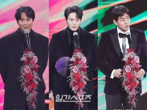 Stars such as Jung Woo-sung, Kim Nam-gil, Kim Tae-hee and Han Ye-seul showed off their colorful fashion that matched the lineup of super-luxury awards at the 34th Golden Disk Awards with Tiktok on the 4th and 5th.The second day was also spectacular, with Jang Hyuk, Kang Ha-young, Jang Jang-yong and Jang Dong-yoon, who are now most loved by men, showing off their various charms, starting with Jung Woo-sung, who decorated the finale.Kim Tae-hee, Han Ye-seul and Yunsea showed off their eternal beauty; the only penguins present at the event, Pensu, also received a lot of applause for their fashion keeping the TPO.Jung Woo-sung tuxedo  Kim Tae-hee Dress, as colorful as stage, awards fashion