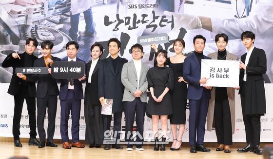 Romantic Doctor Kim Sabu 2 is a work that depicts the story of a real doctor in the background of a shabby stone wall hospital in the province. Han Suk-kyu Lee Sung-kyung Ahn Hyo-seop Jin Kyeong Im Won-hee and others are performing.Yoon In-sik PD Im impressed this time