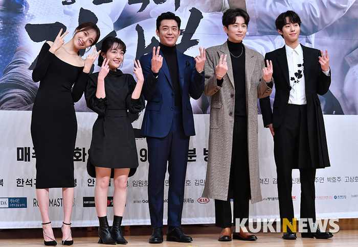 Actor Lee Sung-kyung, So Joo-yeon, Kim Ju-Hun, Shin Dong-wook and Ahn Hyo-seop pose at the SBS drama Romantic Doctor Kim Sabu 2 production presentation held at SBS Hall in Mokdong-seo, Seoul on the afternoon of the 6th.Romantic Doctor Kim Sabu 2 depicts the story of a poor stone wall hospital in the province.Actors Han Seok-gyu and Lee Sung-kyung, Ahn Hyo-seop, Jin Kyung, Lim Won-hee, Kim Ju-Hun, Shin Dong-wook, Yun Na-mu, Kim Min-jae and So Joo-yeon will appear at 9:40 tonight.