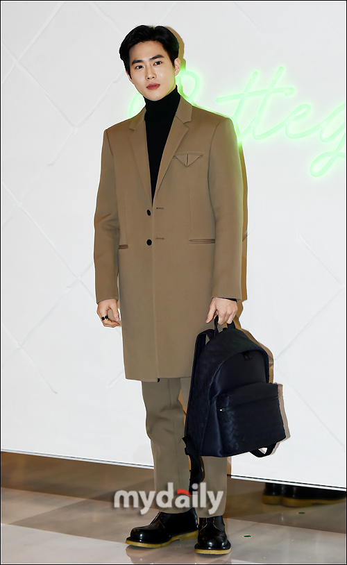EXO Suho attends the Botega Veneta Photo Call event held at Pangyo Hyundai Department Store in Baekhyun-dong, Gyeonggi Province, on the afternoon of the 6th.