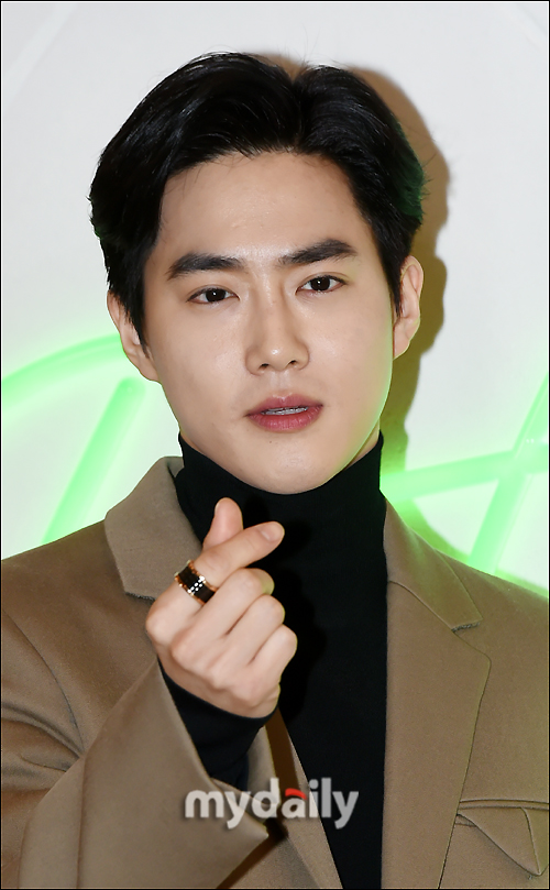 EXO Suho attends the Bottega Veneta Photo Call event held at the School of Modern Department store in Baekhyeon-dong, Seoul, Gyonggi Province on the afternoon of the 6th.