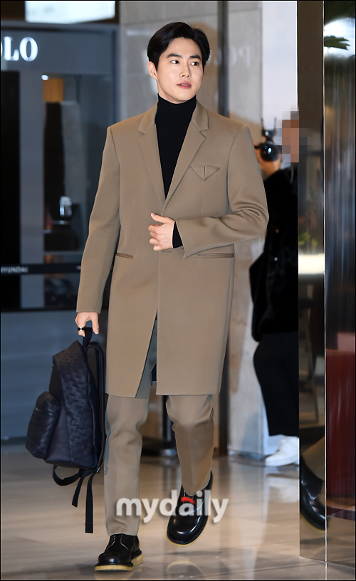 EXO Suho attends the Botega Veneta Photo Call event held at Pangyo Hyundai Department Store in Baekhyun-dong, Gyeonggi Province on the afternoon of the 6th.