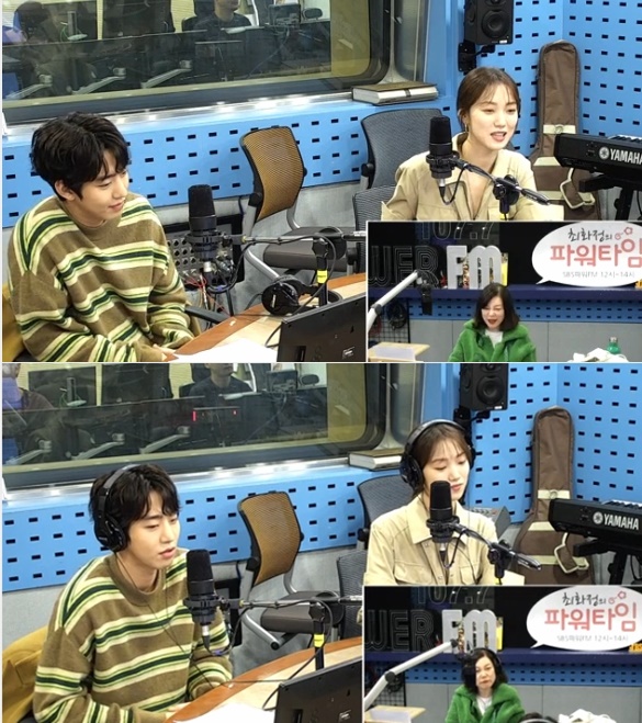 Actor Lee Sung-kyung has confessed that he has felt discontuous in his appearance.In SBS Power FM Hwa-Jeong Chois Power Time broadcast on January 6, Actor Lee Sung-kyung and Ahn Hyo-seop starring SBS New Moon TV drama Romantic Doctor Kim Sabu 2 appeared as guests.Hwa-Jeong Choi said, The highest audience rating of Romantic Doctor Kim Sabu season 1 was 27.6%.I think well be grateful if we pass 10% because its a wish anyway, said Ahn Hyo-seop, who asked if he had thought about the ratings pledge. We will implement the pledge with the ideas of viewers.Lee Sung-kyung said, I think it is possible because I have a stone wall avengers. He laughed, Actors decided to upload the funnyst photos on SNS by the farthest person in his audience rating.Choi Seung-hye