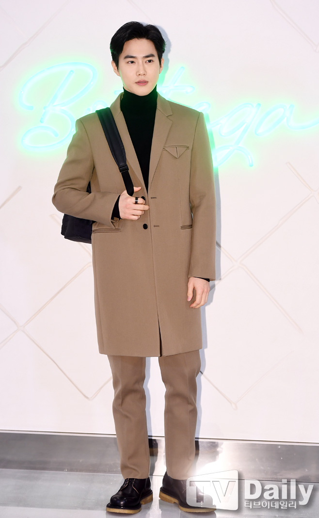 EXO Suho (Kim Jun-myeon) attended the Bottega Veneta photocall event held at Pangyo branch of Hyundai Department Store in Baekhyeon-dong, Seoul Air Base, Gyeonggi-do on the afternoon of the 6th.[bottega benetta