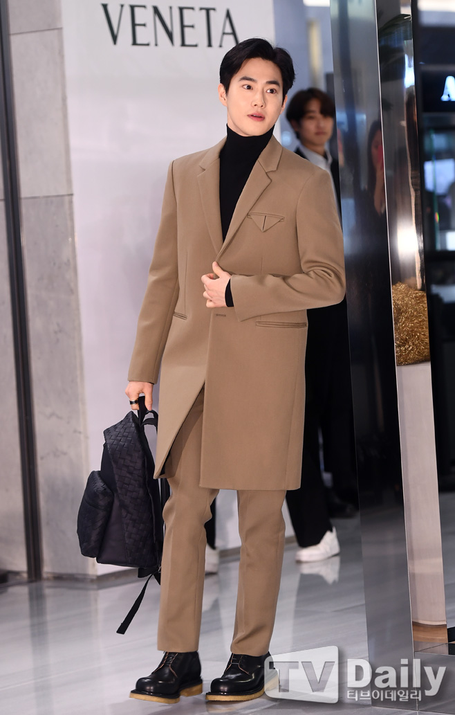 EXO Suho (Kim Jun-myeon) attended the Bottega Veneta photocall event held at Pangyo branch of Hyundai Department Store in Baekhyeon-dong, Seoul Air Base, Gyeonggi-do on the afternoon of the 6th.[bottega benetta