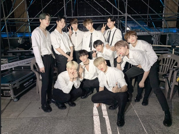 이엑스원 이미지