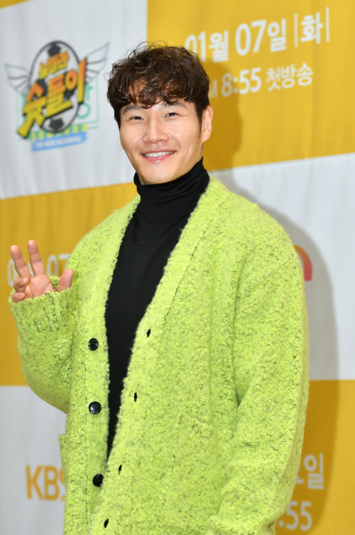Yang Se-chan, who newly joined first-year member Kim Jong-kook, will be the coach in Fly Shooting, and soccer players Lee Dong-gook and Lee Kang-in will participate as special coaches and mentors.Kim Jong-kook and Yang Se-chan, who have long worked with SBS Running Man, will show a different chemistry in Fly and Shooter.Kim Jong-kook said, In Running Man, we have a lot of flaws and roughness. In Fly Shooter, we will see warmth and stickiness that can not be seen in Running Man.I have a comrade in my children, she said.Yang Se-chan said, If the last time I was in Running Man, I would like to see James Kyson Sika deer.He is a brother who loves children. I think there will be a lot of pure feelings of looking at children. Fly the Shooter will be broadcast for the first time at 8:55 p.m. on the 7th.Photo  KBS Provision