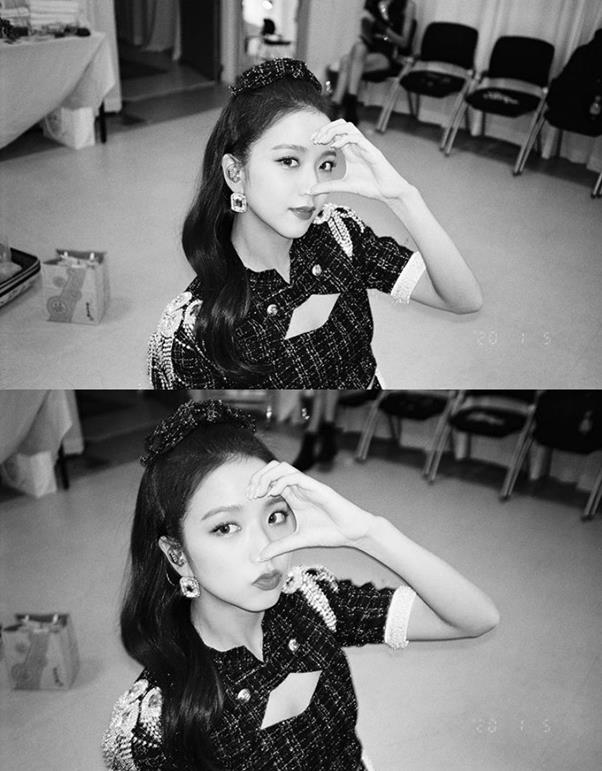 Girl group BLACKPINK member JiSoo boasted pure beautiful looks.On the afternoon of the 6th, JiSoo posted two photos on his SNS.In the open photo, JiSoo stares at Camera in various poses; JiSoos smile highlights his lovely charm.JiSoos beautiful look, which stands out in black and white filters, catches the eye.Meanwhile, BLACKPINK, a group of JiSoo, released Kill Dis Love (KILL THIS LOVE) in April last year and is currently preparing a new album.BLACKPINK held a concert on the 4th and 5th at Osaka Kyocera Dome.