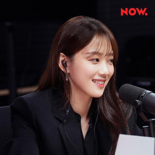 Lee Sung-kyung reveals his first broadcast impression of Romantic Doctor Kim Sabu 2.Naver NOW, which will be broadcast at 8 p.m. on the 7th.Lee Sung-kyung, who plays Cha Eun-jae, the second year of the Thoracic Surgery Fellow, will appear as host on SBS Drama Romantic Doctor Kim Sabu 2 in #OUTNOW.#OUTNOW is an audio show where musicians, actors and directors of various contents such as music, movies and drama appear as hosts and deliver the behind-the-scenes story of the contents directly.Lee Sung-kyung and Ahn Hyo-seop, who starred in Romantic Doctor Kim Sabu 2, have a total of six times as hosts and have time to communicate with listeners.Lee Sung-kyung will unveil his first broadcast of Drama Romantic Doctor Kim Sabu 2 through the audio show and a romantic playlist that will fill 2020 with romance.On the 6th, Ahn Hyo-seop appeared on the audio show and selected 10 emotional songs on the same theme, and Lee Sung-kyung is interested in what songs he selected for his fans.