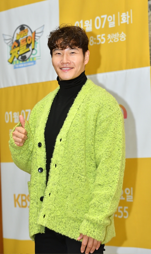 Yang Se-chan told Kim Jong-kook, who became Sika deer in Tiger.Flying Shooter, which was broadcast in many topics in 2005, was loved until the sixth in 2014.Flying Shooters - New Power Rangers, which will be accompanied by 7th-term shooters, will feature children with various skills, including soccer beginners and complete soccer players, and will draw a growth story that I-DLE, who needs friends, meets for the first time through soccer and fills each others shortcomings.Kim Jong-kook, a member of the first year of shooting, and soccer love New Face Yang Se-chan will be Kochi, the first special coach will be soccer player Lee Dong-gook and the third shooter soccer player Lee Kang-in.On the same day, Yang Se-chan said, I would have been disappointed if my last brother was a coach, Kim Jong-kook, who joined Kochi this season, said, I would have been disappointed if I had been a coach.Thats why its not easy to teach professional things, so I think its right for professional coaches to come and teach soccer.Im really good at I-DLE care. I-DLE knows youre strong. I know youre tough.Im bold about acting, but I cant do it easily to my brother, he added, laughing.Yang Se-chan and Kim Jong-kook are also breathing on SBS entertainment program Running Man.Kim Jong-kook said, I do a lot of things that are a bit rough and bad in Running Man with a lot of people.I-DLEs are so much for me that they encourage each other. They give me a lot of strength. Warmness not seen in Running Man.I dont think we have much longer shooting time, but both of us have red eyes. I dont know why.It is not difficult to shoot, but tiredness is at its peak. We have a friendship. We are sticky. In the case of Yang Se-chan, Kim Jong-kook told about the changed appearance.If the last brother is like Tiger in Running Man, he looks like Sika deer in Fly Shooter, and the opposite is true.Finally, my brother loves I-DLE, and I also love I-DLE.I think that kind of feeling that my brother looks at I-DLE will come out in the end. He wondered about the appearance of Sika deer Kim Jong-kook.Meanwhile, the newly returned Flying Shooter - New Power Rangers will be broadcast at 8:55 pm on the 7th.