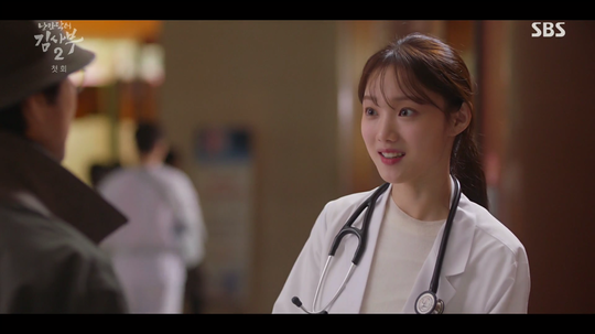 Actor Lee Seong-gyeong has been transformed into a passionate doctor.Lee Sung-kyung appeared as Cha Eun-jae in the second year of the second year of the Thoracic Surgery Fellow in SBSs new monthly drama, Romantic Doctor Kim Sabu 2 (playplayed by Kang Eun-kyung, directed by Yoo In-sik and Lee Gil-bok), which was first broadcast on January 6.Eun-jae is an effort-based study genius whose first place is an individual period and a hobby of studying. It seems like an elite doctor who is far from a word like frustration, but it is still a poor youth who is suffering from surgery.On this day, Lee Sung-kyung expressed the charm of silver with his live eyes and full of attitude.I was able to see the seriousness of the silver in the way I focused on the surgery scene to make more notes with round glasses and hair tied.Also, after meeting Kim Sabu (Han Seok-gyu) for the first time, he was able to confirm the cute passionate government aspect in the way he filled his fanciful questions and asked him a storm question or tit-for-tat to do anything better than his rival Seo Woo-jin (Ahn Hyo-seop) during medical school.In the first broadcast, the situation in which the silver was in crisis due to serious depression caused the sadness.Eunjae is inevitably dispatched to Doldam Hospital, where he is reunited with Kim Sabu and is interested in what story will be unfolded.In addition, it is also a point of observation how the unfinished youth Eunjae overcomes trauma and grows into a true doctor through the teacher of this era, Kim Sabu.Park Su-in