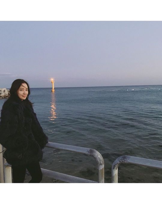 Actor Son Tae-young reveals the atmosphere goddess.Son Tae-young wrote on his Instagram on January 6, I am grateful that it is not so much these days.Please, I hope that today and tomorrow will pass without any problems. Son Tae-young in the public photo poses chic in front of the beautiful beach.Son Tae-youngs superior visual and emotional atmosphere stands out as well as the extraordinary charisma that was boasted in all black fashion.Park So-hee