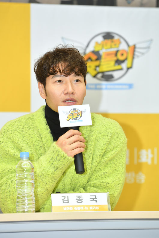 Kim Jong-kook, the first director of Fly Shot face, returned after 14 years. But his position is Kochi, not the director.It is as bewildering as Kim Jong-kook, who was a famous soccer fan and the first director of Fly Shot face in the entertainment industry.Kim Jong-kook, however, stressed that he was one step back and not relegation.The relationship between Kim Jong-kook and Fly Shot face dates back 14 years.In 2005, Kim Jong-kook led the Shot faces such as Ji Seung-jun, Cho Min-ho, Jin Hyun-woo, Oh Ji-woo, Choi Sung-woo, Lee Seung-kwon, Lee Hyun-jung, Kim Tae-hoon, and Kim Tae-soo to watch the fun of soccer and the growth of I-DLE.Kim Jong-kook, however, did not take care of the Shot faces until the end.Choi Jae-hyung CP said, Fly Shot face is a special program for me.I have never thought about having a relationship with an entertainer before, but I have become humanly close to Kim Jong-kook.Kim Jong-kook got off in the middle and there was a regret. Kim Jong-kook said, It was a very breakthrough program at the time of the first broadcast. I pessimistic about Will you do it?Im doing my best to save the program, he said. Im doing my best to save the program.Kim Jong-kook was expected to return to the role as the invitational director of Fly Shot face.However, in the preview video released before the first broadcast, the director was vacant.Yang Se-chan, who appeared together, was also puzzled, and Kim Jong-kook was also puzzled.Kim Jong-kook said, It is right to say that we have conceded our place for the future of I-DLE. If I-DLE played fun, gave soccer the environment, and approached the scene with the appearance of entertainment that viewers are happy about, Lee Kang-in is not burdenless.I dont know how it will change, but I stepped back because I thought I might have someone who could give I-DLE pleasure and give me the right guidance from the start, he said.Kim Jong-kook said, Fun is basic, but I think it would be better for someone to give the right guidance to I-DLE.I am satisfied with my position because I can get a good manager, he added.Choi Jae-hyung CP said, I told Kim Jong-kook that I am playing Kochi, not a coach.It was a notification format, but I accepted it. He said, I tried to keep the director as a fixed member, but it was not easy.Those who wanted to be there were jobs in the football world, so they were burdened with fixing the broadcasts, he said. Every time I want to have the soccer players in the situation as special coaches.Kim Jong-kook breathes and sets foot with Shot face I-DLE at the position of Kochi rather than director.But as much time as I-DLE has, it is safe to call him the manager. He cares about I-DLE, communicates with I-DLE, and plays soccer with him.Although it does not meet the special director in terms of technical information, his performance is noteworthy in terms of caring and communicating I-DLE in various ways.Yang Se-chan also noted Kim Jong-kook, who is disarmed in front of I-DLE.Yang Se-chan, who faced Kim Jong-kook like Tiger in Running Man, said, Kim Jong-kook is a flower deer in Fly Shot face.I love I-DLE, and I think I will have a lot of pure feelings about I-DLE.As Yang Se-chan said: Kim Jong-kook loves I-DLE, and is happy to see their growth.Kim Jong-kook said, Even though Lee Dong-gook, who plays as a special director, has done a lot of Game, it is amazing that the game itself is dynamic and amazing that we can not imagine. It is amazing that the impression I felt 14 years ago comes up the same.Im so surprised that I dont think Im an I-DLE game, and Im so surprised that Im coming up with an unexpected talent.Kim Jong-kook said, I-DLE is worried that it will fight because of its desire to win and enthusiasm, but it is more harmonious and reconciled than I was worried about.We cant think of it with our eyes, but there are more bright and good things than there are concerns, he added.Kim Jong-kooks I-DLE love is not limited to the Shot face 7th season, which is pleasant and pleasant to see the opponents play.In particular, he emphasized that second Lee Kang-in is not necessarily from Shot face, but it is meaningful even if it comes from the other team.Kim Jong-kooks heart, which has been expanded from Shot face love to I-DLE love, is expected to be included in Fly Shot face - New Power Rangers.Kim Jong-kook said, Im careful because its a program that has a lot of attachment. I-DLE is the center of the program, so I seriously worry every moment.I hope you will support me with a good eye, and I will be able to give you a warm energy in your room, he said.KBS2s new entertainment program, Fly Shot face - New Power Rangers, will be broadcast for the first time at 8:55 pm on the 7th.