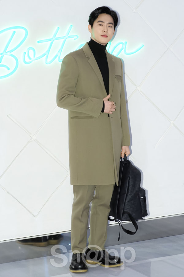 EXO Suho poses at the opening event of the Italian luxury brand Bottega Veneta (BOTTEGA VENETA) pop-up at the Youngnam Bundang-gu Hyodai Department Store in Gyeonggi Province on the afternoon of the 6th.On the other hand, EXO Suho, AOA Sulyeon, and broadcaster Kim Na Young attended the event.Written by Park Ji-ae, a photo of a fashion webzine,EXO Suho poses at the opening event of the Italian luxury brand Bottega Veneta (BOTTEGA VENETA) pop-up at the Youngnam Bundang-gu Hyodai Department Store in Gyeonggi Province on the afternoon of the 6th.