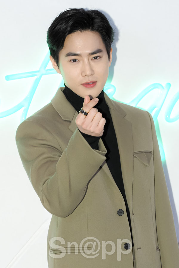 EXO Suho poses at the opening event of the Italian luxury brand Bottega Veneta (BOTTEGA VENETA) pop-up at the Youngnam Bundang-gu Hyodai Department Store in Gyeonggi Province on the afternoon of the 6th.On the other hand, EXO Suho, AOA Sulyeon, and broadcaster Kim Na Young attended the event.Written by Park Ji-ae, a photo of a fashion webzine,EXO Suho poses at the opening event of the Italian luxury brand Bottega Veneta (BOTTEGA VENETA) pop-up at the Youngnam Bundang-gu Hyodai Department Store in Gyeonggi Province on the afternoon of the 6th.