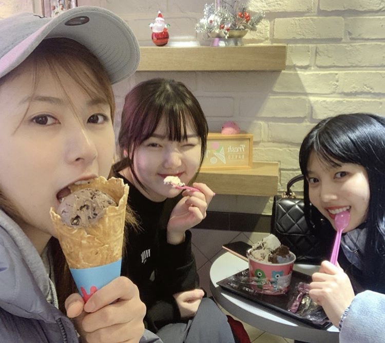 Oh Ha-young, Joy, Yerin, a 96-year-old man of the same age, showed off his friendship.On the morning of the 7th, REDVelvet Joys Instagram posted a photo with a short phrase a wonderful moment.The photo shows Oh Ha-young and Yerin eating ice cream purchased by Jean Joy in a karaoke betting game.In the video that was uploaded earlier, the images of changing each others songs were revealed, making them happy.The fans who saw this responded, I hope that the friendship of the five-member friendship will go for a lifetime and It seems that all three will be as good as the year of the rat in 2020.Oh Jeong-Hak is known as the best friend of Age 25 this year, and it made headlines by setting up the cover stage of Mr. Mr. of Girls Generation at the Gyodae Festival held on the 27th.=