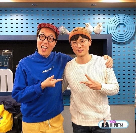 Singer Min Kyung Hoon cited actor Shin Se-kyung as an ideal type.On SBS PowerFM PowerFM of Kim Young-chul (Teelpaem), which was broadcast on the 8th, Ratti star Min Kyung Hoon appeared as a guest.On this day, Min Kyung Hoon replied frankly to DJ Kim Young-chul, who asked about ideal type, I have told you that Shin Se-kyung has been in the past.Kim Young-chul asked Min Kyung Hoon to list the ratty celebrities and score a friendship score.When Gugudan member Sejeongs name came out, Min Kyung Hoon replied, Three star points.Kim Young-chul said, There was a forced love line in the entertainment industry. Min Kyung Hoon said, I do not have a lot of memory in the room in the way of the contest. I stayed in Memory and gave it three points.At the same time, Kim Young-chuls question about how to style like Sejeong attracted attention by saying, You are so beautiful and charming.Min Kyung Hoon was born in 1984 and is 36 years old this year.Shin Se-kyung, who is mentioned as an ideal type, was born in 1990 and is 30 years old this year. Gugudan Sejeong was born in 1996 and 24 years old.