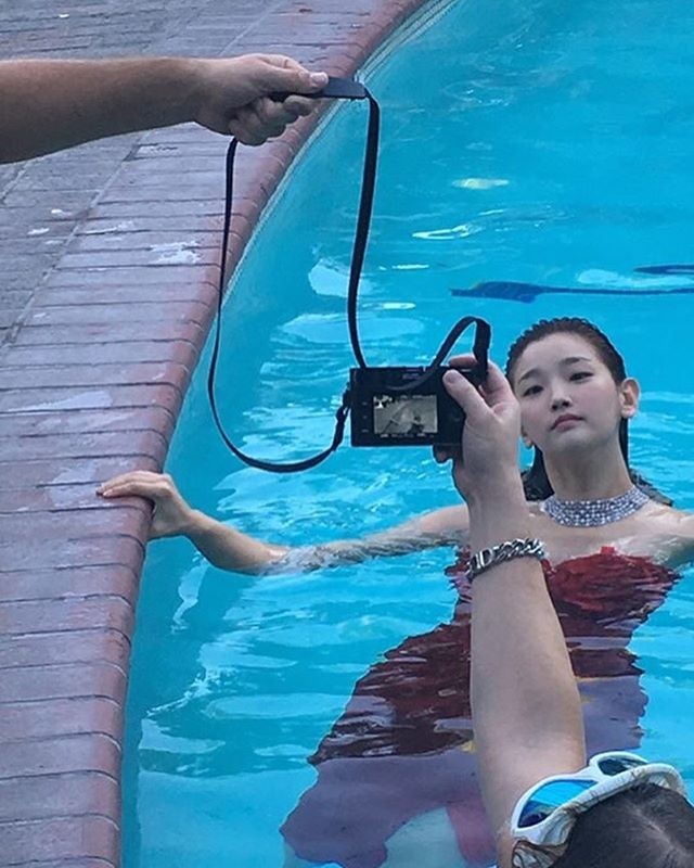 Actor Park So-dam transforms into adorable charm The Little MermaidPark So-dam posted a picture on his Instagram on the 8th with an article entitled It was a very nervous but very enjoyable day ... an exciting day.The photo shows Park So-dam, who was filming Underwater environment.Park So-dam, dressed in a colorful red dress, focused on netizens by showing off the same figure as The Little Mermaid on the surface.Park So-dam is about to release the films Special Song and Fukuoka.