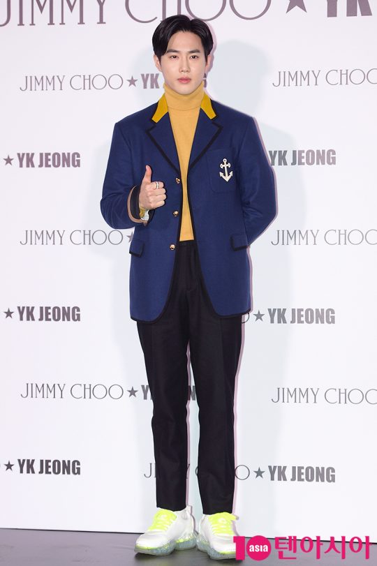 EXO Suho attended the launch of The Highlighted capsule collection, which was collaborated by accessories brand JIMMY CHOO and Celebrity stylist Jung Yoon-ki (YK JEONG) at the dress garden in Cheongdam-dong, Seoul on the afternoon of the 9th day.